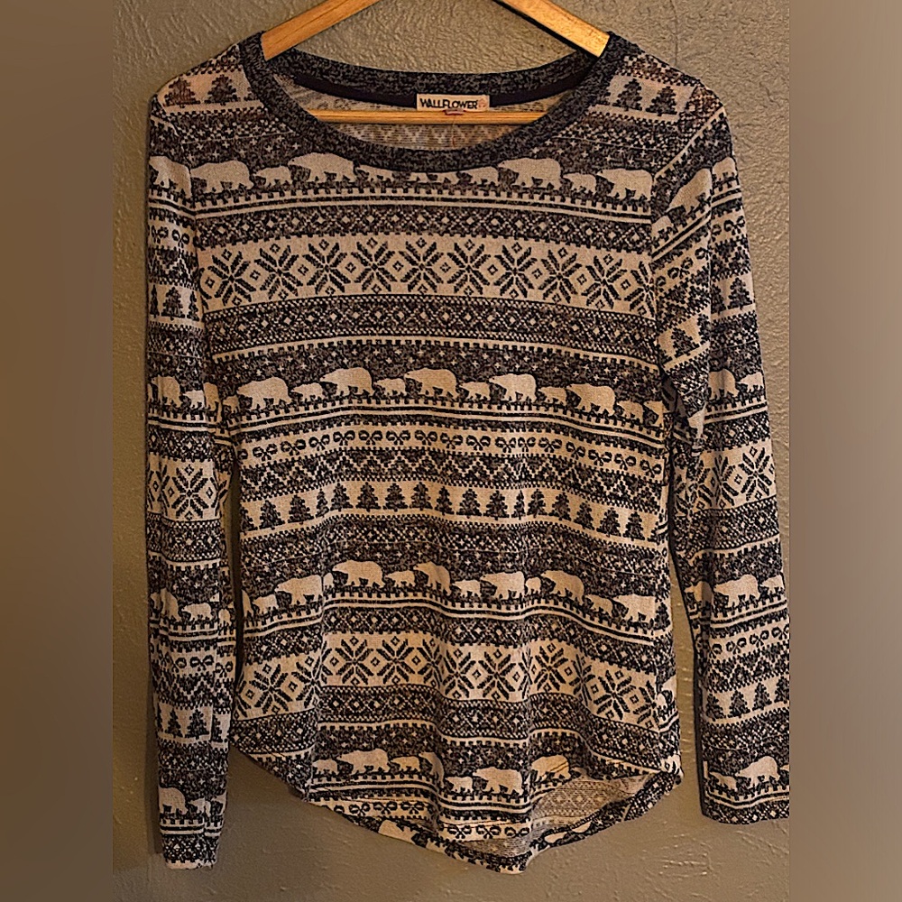 Brand: Wallflower; Size:Large ;long sleeves with winter theme